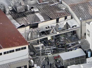 大阪・門真で工場火災、3人負傷　「爆発音」と通報、塗装会社