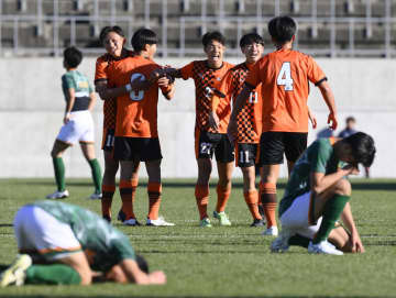 前回王者の青森山田、2回戦敗退　全国高校サッカー、大津3回戦へ