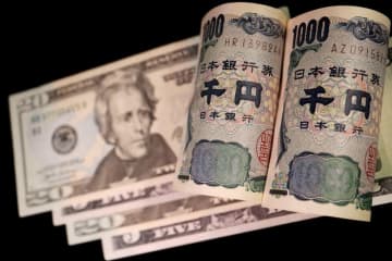 NY円、158円近辺