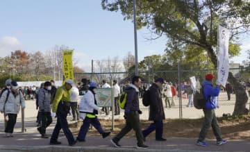 阪神大震災、復興の街並み巡る　数百人が「メモリアルウォーク」