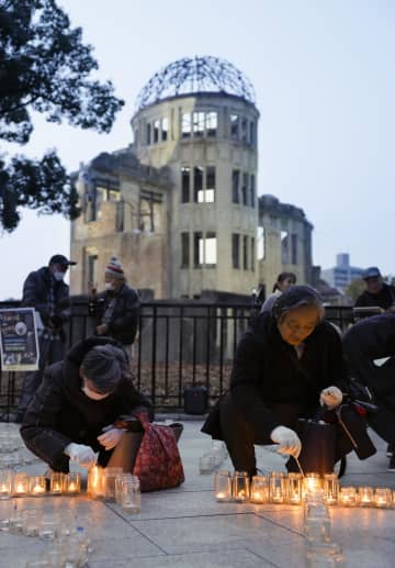 「核と人類は共存できない」　広島、キャンドルで文字