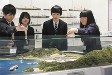 シベリア抑留の展示視察　悠仁さま、舞鶴引揚記念館