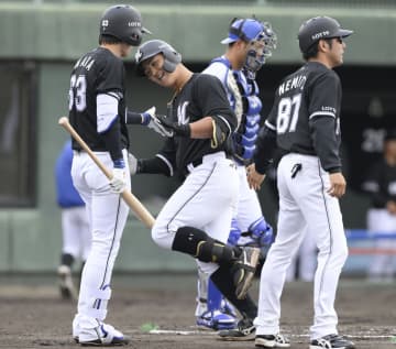 中1―5ロ（22日）　ロッテ山口、山本が本塁打