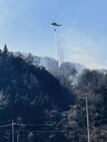 山梨・大月でも山林火災　延焼3日、けが人なし