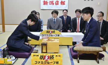 棋王戦、藤井防衛か増田反撃か　2日に5番勝負の第3局