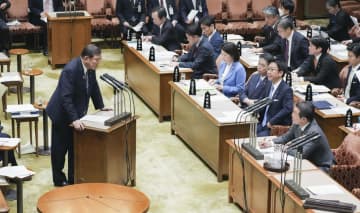 石破首相「自由に使える金ある」　商品券問題、私費を強調