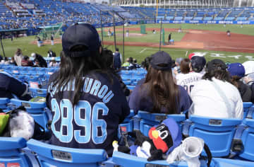 「つば九郎」不在の神宮球場　活動休止後初のオープン戦