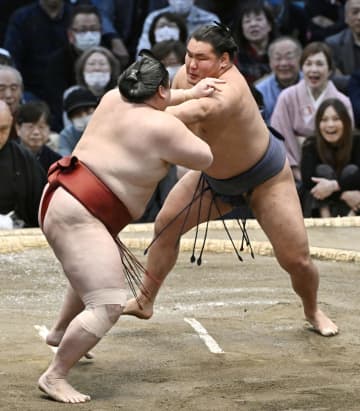 豊昇龍5勝目、大の里は1敗守る　春場所7日目、琴桜が4勝目