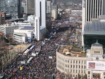 韓国、弾劾審判決定前にデモ過熱　尹大統領の罷免、賛否訴え