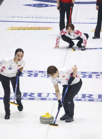 カーリング日本、1勝2敗　女子世界選手権第2日