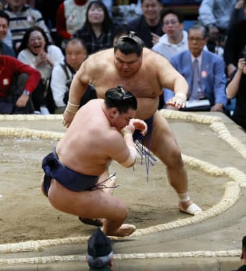 新横綱豊昇龍3敗、高安が金星　大関大の里1敗で首位、琴桜5勝