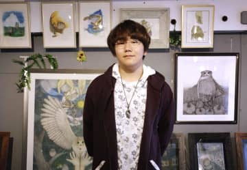 19歳画家「描くことは『生命維持活動』」　聴覚過敏に不登校、自傷行為も