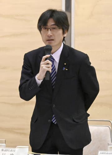 舞立氏「慣例」発言を撤回　商品券配布巡り「誤認」