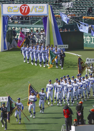 選抜高校野球が開幕　32校、13日間の争い