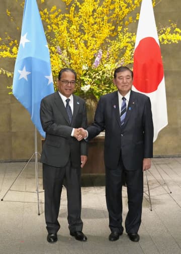 首相、海洋協力強化で一致　ミクロネシア大統領と会談