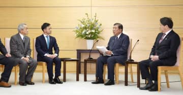 首相、拉致解決「政府挙げて」　地村保志さんと面会