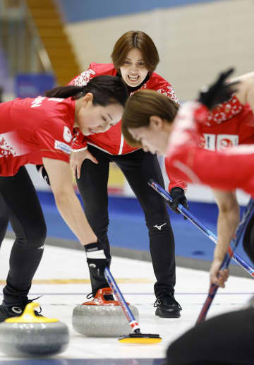 カーリング日本3勝5敗に　女子世界選手権第5日