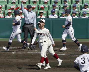 早実、聖光学院、浦和実が勝つ　選抜高校野球第5日