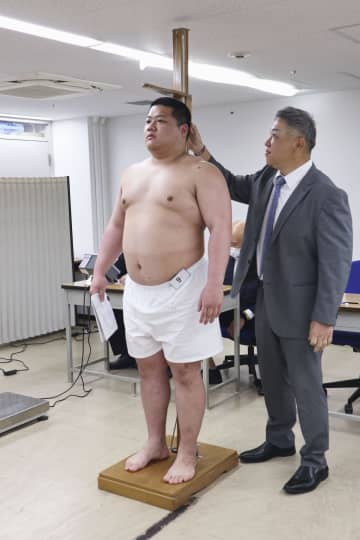 花岡、行徳ら14人全員パス　大相撲夏場所の新弟子検査