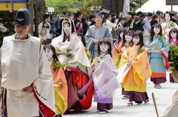 斎王代、葵祭前に御禊の儀　京都・上賀茂神社