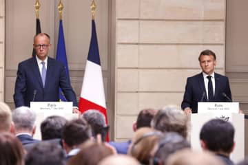 ドイツ、メルツ新政権が始動　欧州重視、フランスへ初外遊