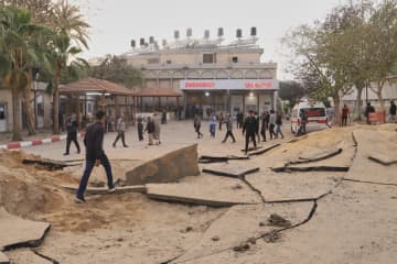 ガザで病院空爆、16人死亡　まとめ役標的、ハマス態度硬化も