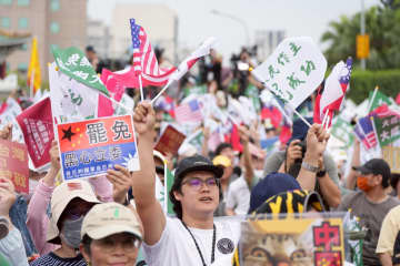 台湾、夏にもリコール投票　議会で与野党対立激化