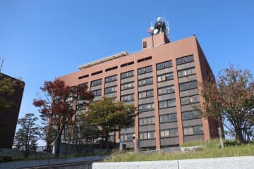 車いす押す女性はねられる　頭強く打ち死亡、三重