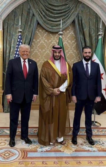 米制裁解除方針「歴史的」　シリア暫定大統領が歓迎
