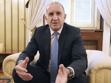 ウクライナ軍事支援継続に反対　ブルガリア大統領が異論
