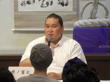 照ノ富士親方、綱とり助言　イベント、豊昇龍にも言及