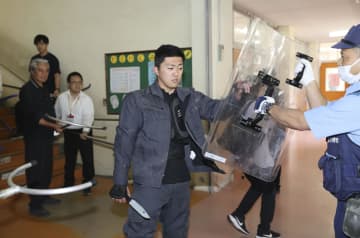 刃物の男想定、小学校で訓練　立川の事件受け、滋賀県警