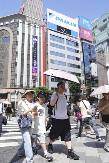 各地で今年一番の暑さに　東京都心、初真夏日