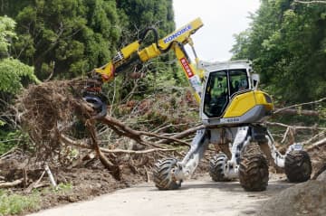 クモの動き、特殊重機を公開　能登半島地震や豪雨復旧で使用