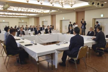 柏崎原発の再稼働是非で意見交換　新潟県知事と5市町長