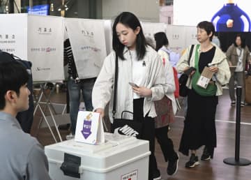 韓国大統領選で期日前投票　野党の李在明氏リード維持