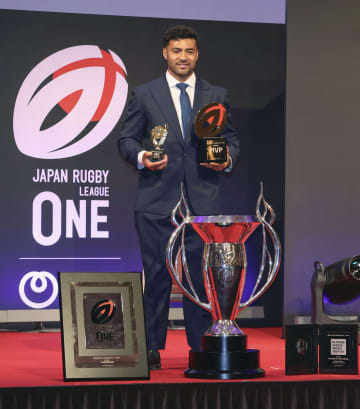 モウンガが2季連続MVP　ラグビー、リーグワン表彰