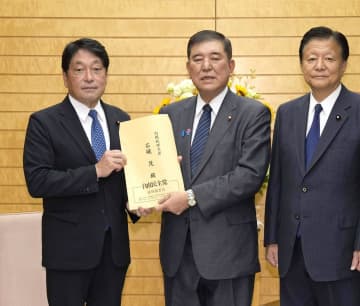 「外国人の土地所有把握を」　自民特命委、首相に提言