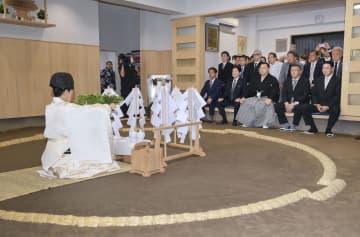 元鶴竜「愛される力士に」　音羽山部屋が部屋開き