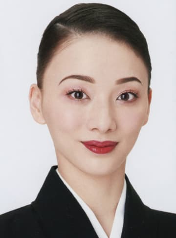 宝塚、夢白あやさん退団へ　雪組トップ娘役