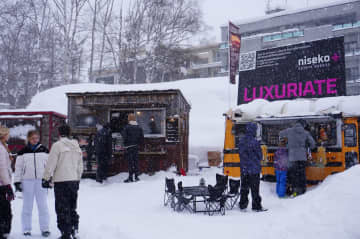 ラーメン２千円、ランチのすしは１万円…「植民地みたいな」北海道・ニセコでにぎわう訪日客、物価高のしわ寄せは住民に