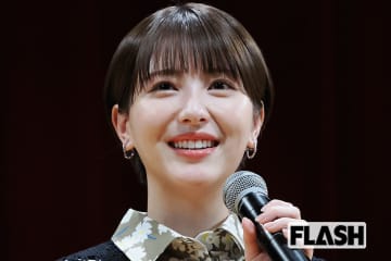 “毛穴なし”に驚きも…浜辺美波、度胸ある「無加工どアップ写真」公開に寄せられる称賛