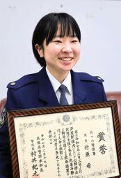 「脈がない、呼吸も止まってる」倒れた女性に心臓マッサージ　通りがかった警察官らが命救う