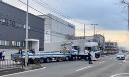 トラック2台が衝突、双方の運転手が軽傷　尼崎の県道　兵庫