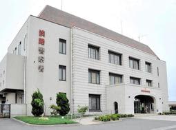 不要な電線発注、勤務先に損害　背任疑いで電気工事士の男逮捕　兵庫・淡路