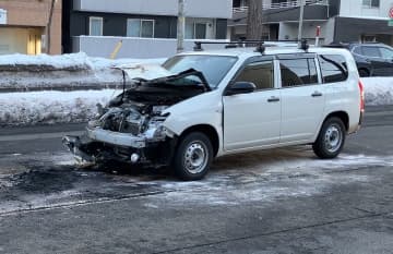 【4人はねられる】道路の補修工事をしていた作業員4人にライトバンが突っ込む…うち3人が胸や手首など骨折する重傷…見通しの良い片側3車線の道路でなぜ？（北海道札幌市）