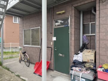 父親の遺体放置―「葬式のお金が貯まるまでは父さんをそのままにしておこうと」52歳の兄と47歳の弟を死体遺棄の疑いで逮捕…死亡した83歳の父親は布団上で仰向け状態で見つかる_北海道函館市