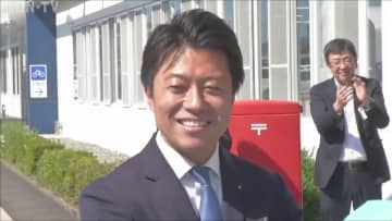 「開かれた市政運営目指す」　淡路市の戸田敦大市長が初登庁