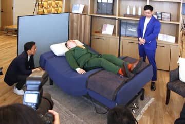 パラマウントベッド 眠りギャラリー KITTE 大阪店 4/18 OPEN！ ミルクボーイ 駒場 内海 も Active Sleep BED を体感し本気で購入検討、4/18～5/17 来場プレゼントも！