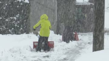 大雪に注意…「お彼岸近くにこんなに降るとは…」　長野県中部で積雪　住民雪かきに追われる　サッカーJ3「信州ダービー」も中止に